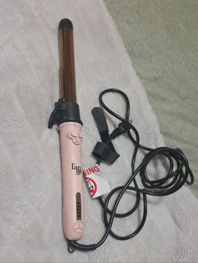 💫L'ange Le Pirouette Rotating Curling Iron in blush pink.